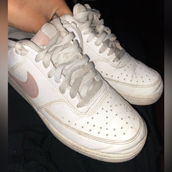 White air forces with a pink swoosh - Picture 2 of 3